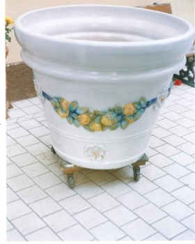 grande vaso in maiolica , in pezzi il vaso restaurato