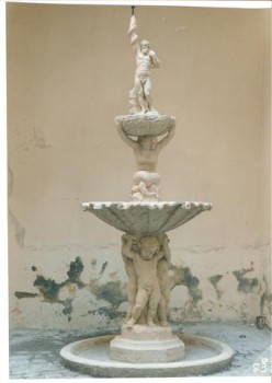 la fontana ricostruita, pulita e resa funzionante (Small)