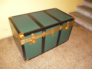 restauro di un baule in legno-metallo